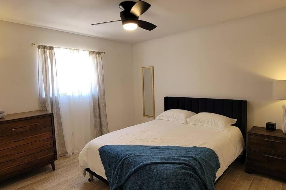 Bed, Photo of the whole room, Bedroom, fireplace