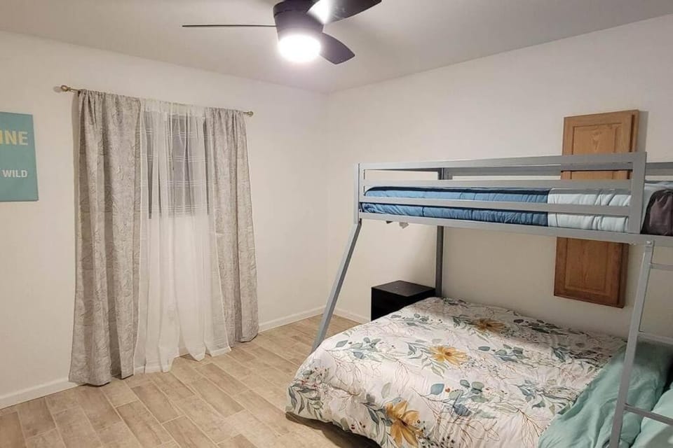 Bed, Photo of the whole room, Bedroom, bunk bed, fireplace