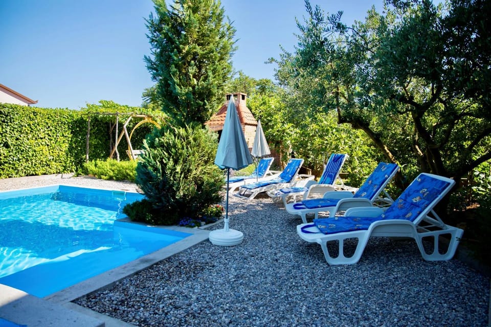 Pool view, Swimming pool