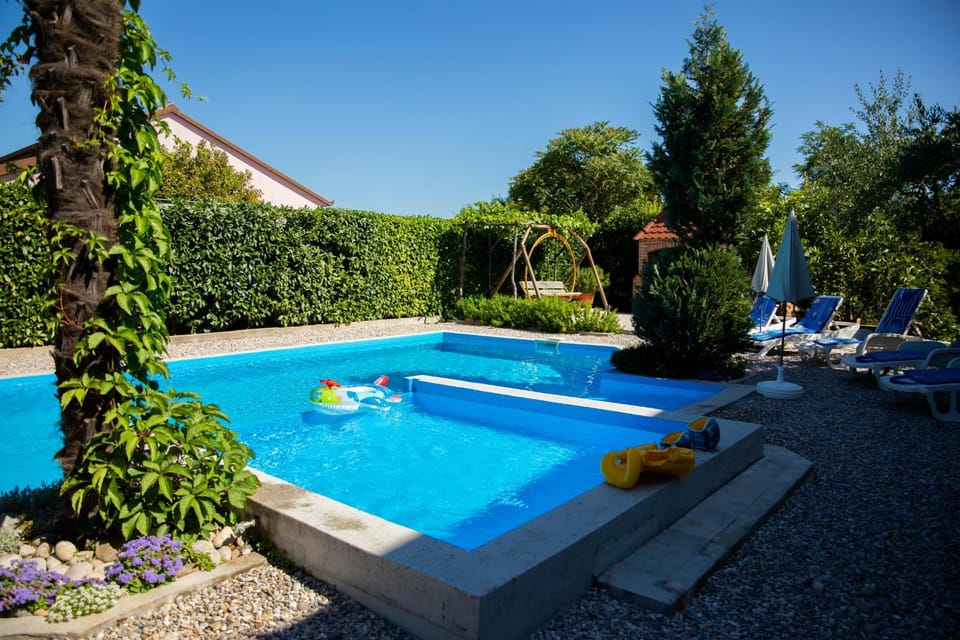 Pool view, Swimming pool, sunbed