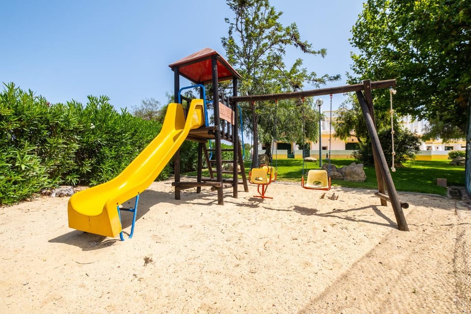 Communal lounge/ TV room, Day, Natural landscape, Children play ground
