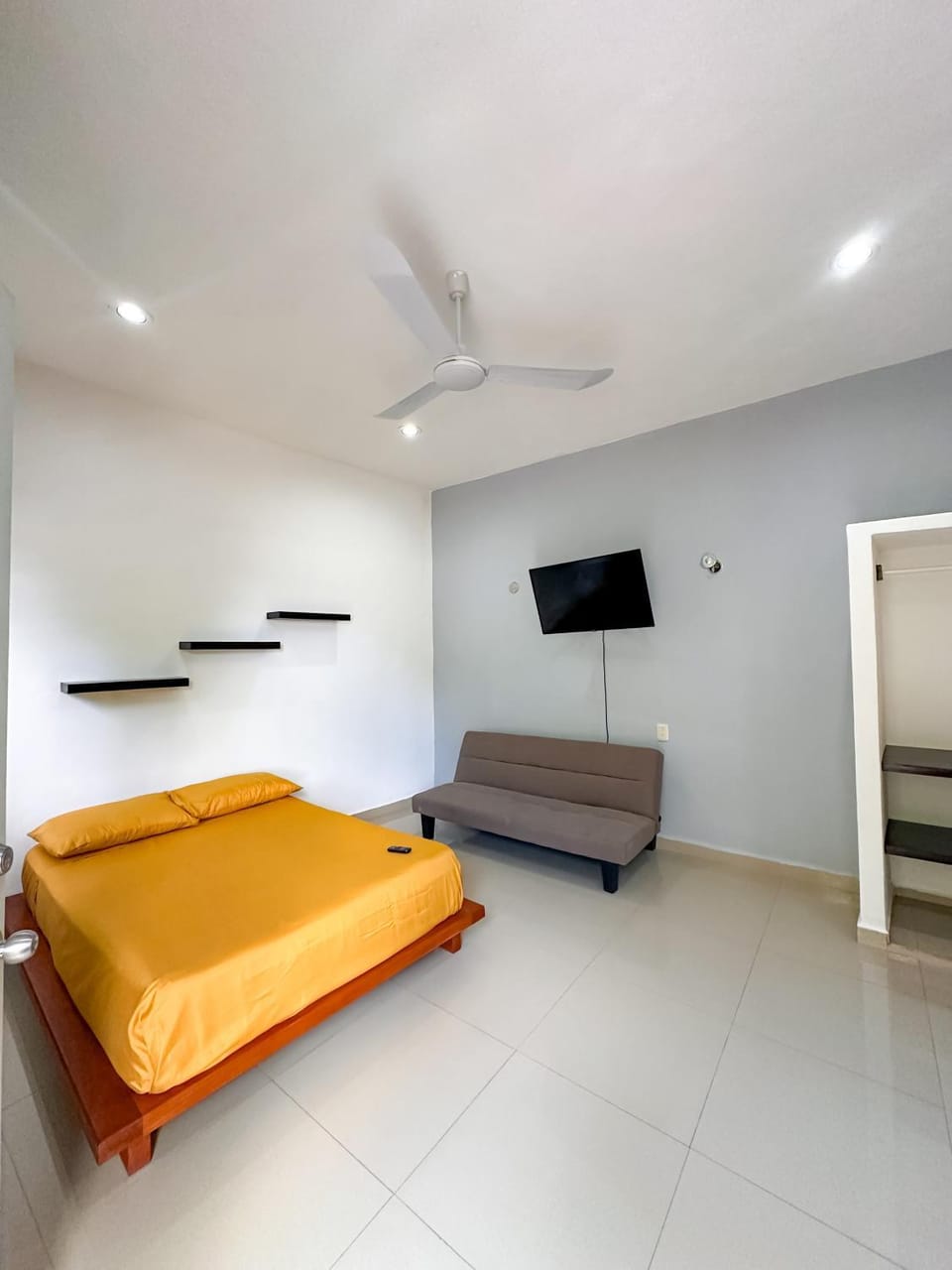 Bed, Photo of the whole room