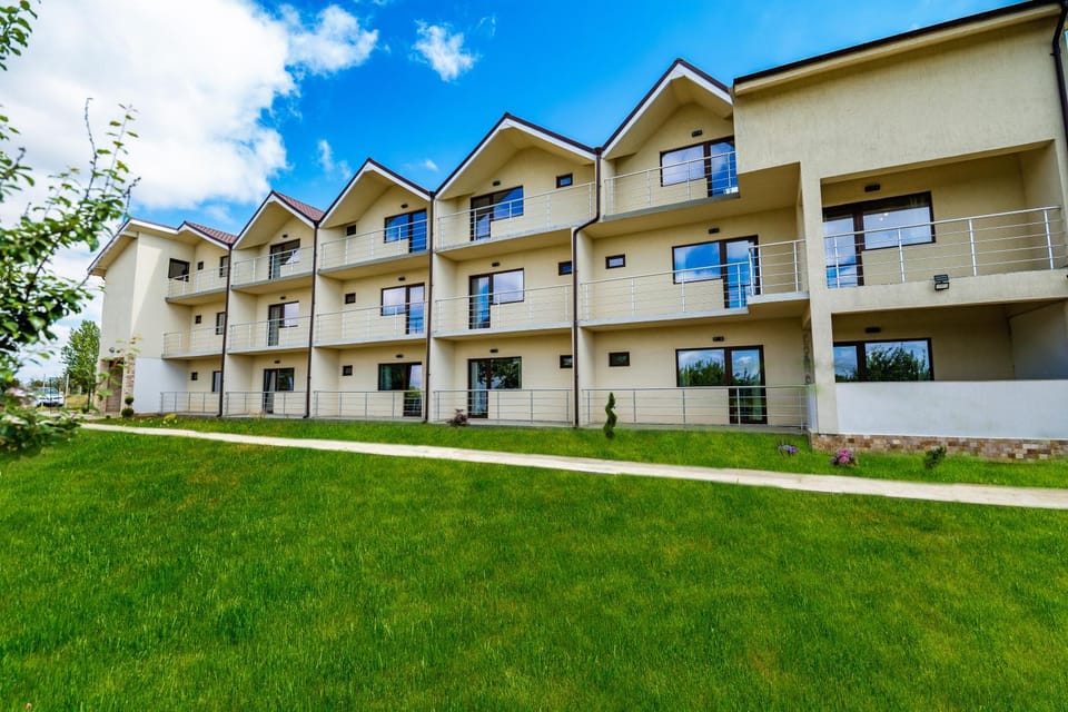 Property building, Day, Natural landscape, Garden, Garden view