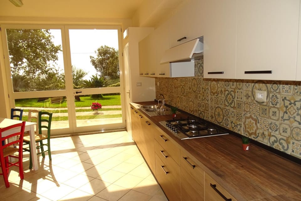 Kitchen or kitchenette, Kitchen or kitchenette, Dining area, stove