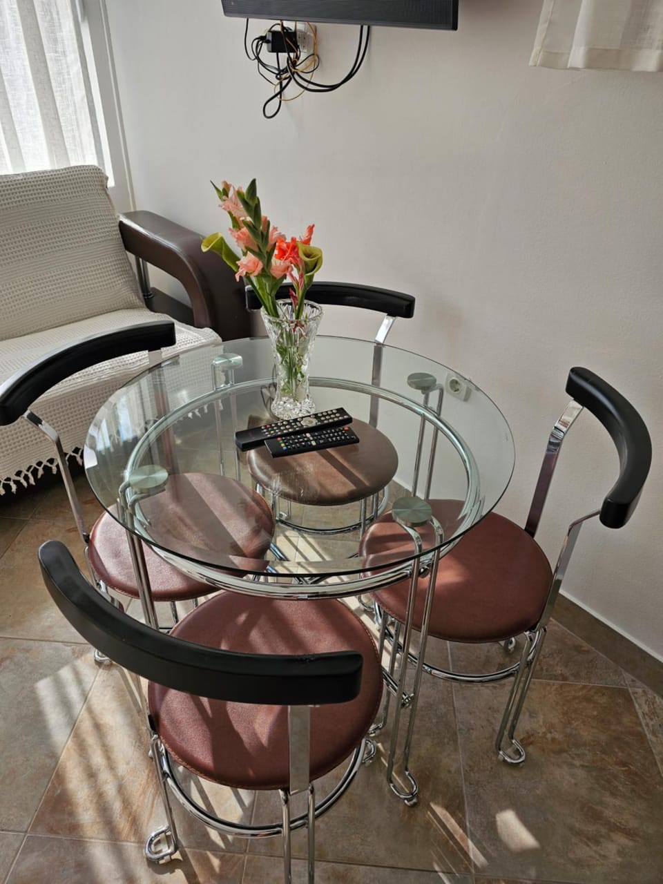 Seating area, Dining area