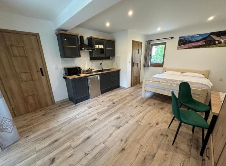 Bed, Kitchen or kitchenette, Bedroom, minibar