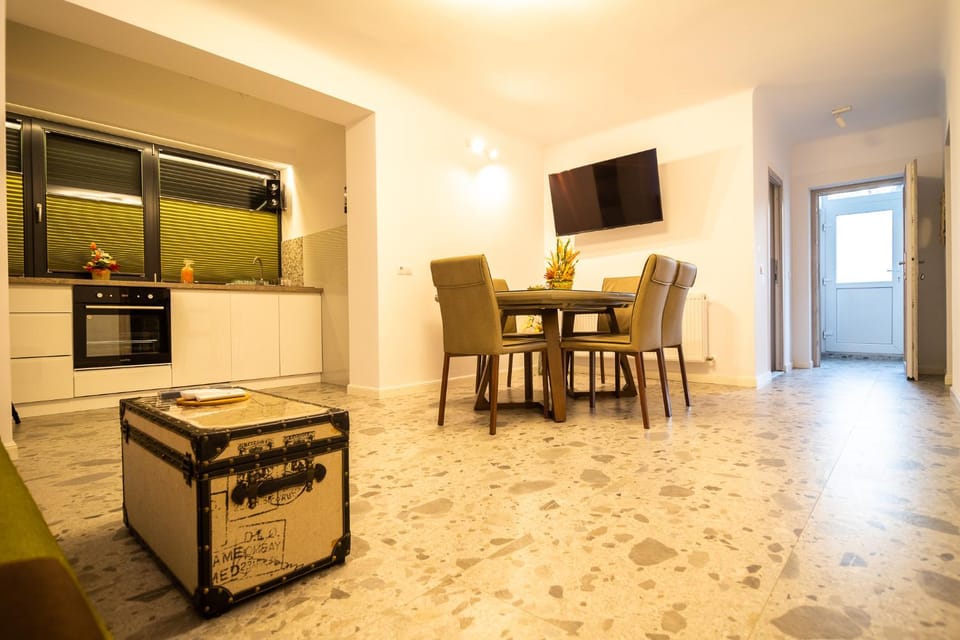 TV and multimedia, Living room, Decorative detail