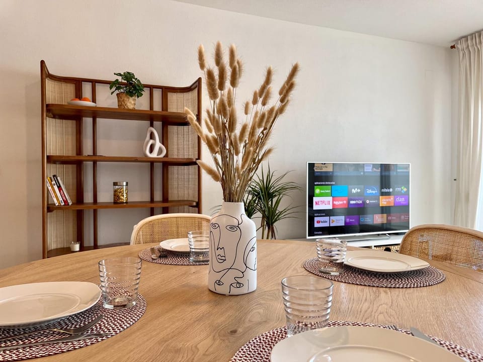 TV and multimedia, Living room, Dining area