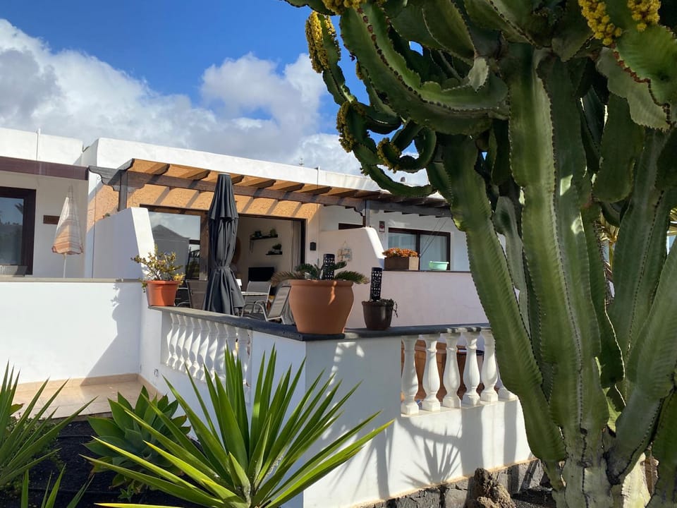 One bedroom bungalow Playa Bastian Costa Teguise Apartment in Costa Teguise