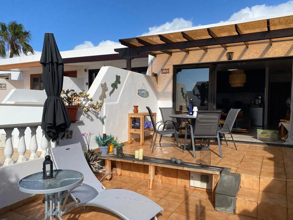 One bedroom bungalow Playa Bastian Costa Teguise Apartment in Costa Teguise