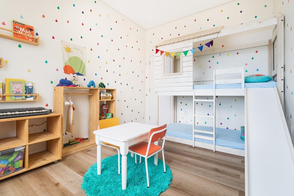 Bed, Kids's club, Bedroom, bunk bed