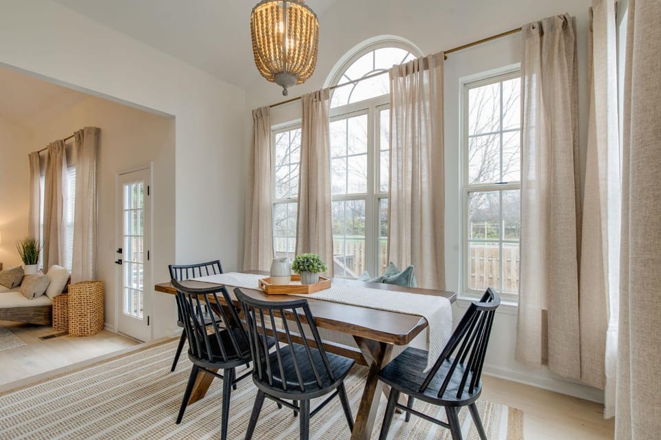 Beautiful, Sleek, and Modern 4 bdr Home Away from Home! House in Franklin