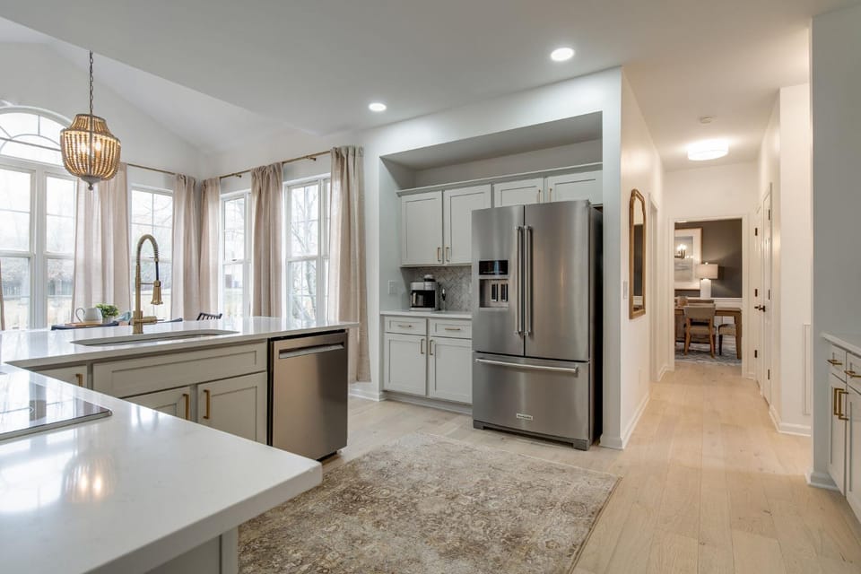 Beautiful, Sleek, and Modern 4 bdr Home Away from Home! House in Franklin