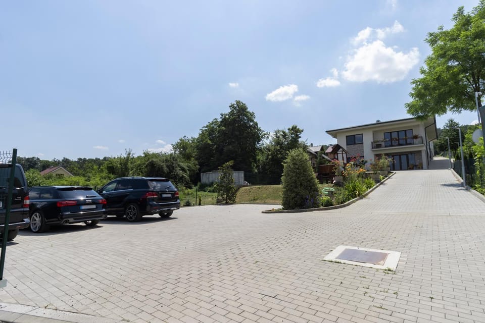 Property building, Neighbourhood, Street view, Location, Parking
