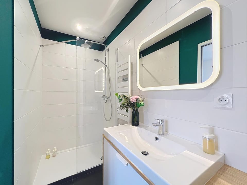 Shower, Bathroom