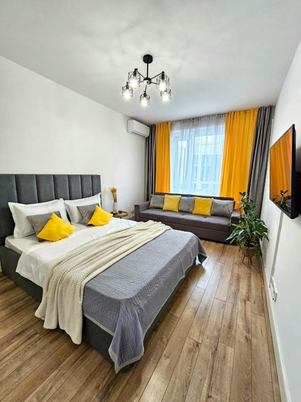 153 Красивые Апартаменты ЖК Абая 130 Apartment in Almaty