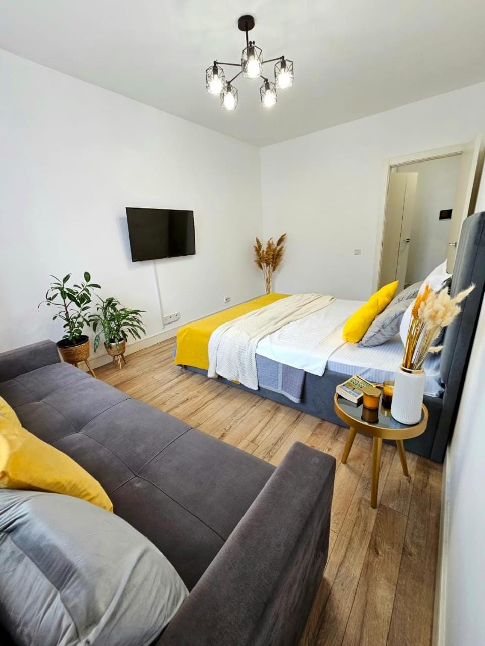 153 Красивые Апартаменты ЖК Абая 130 Apartment in Almaty