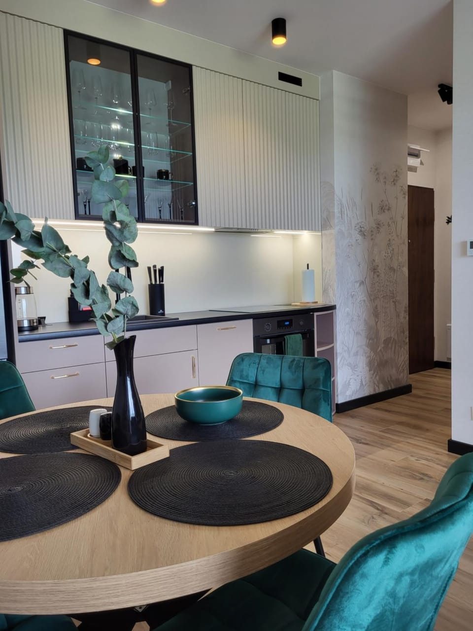 Kitchen or kitchenette, Seating area