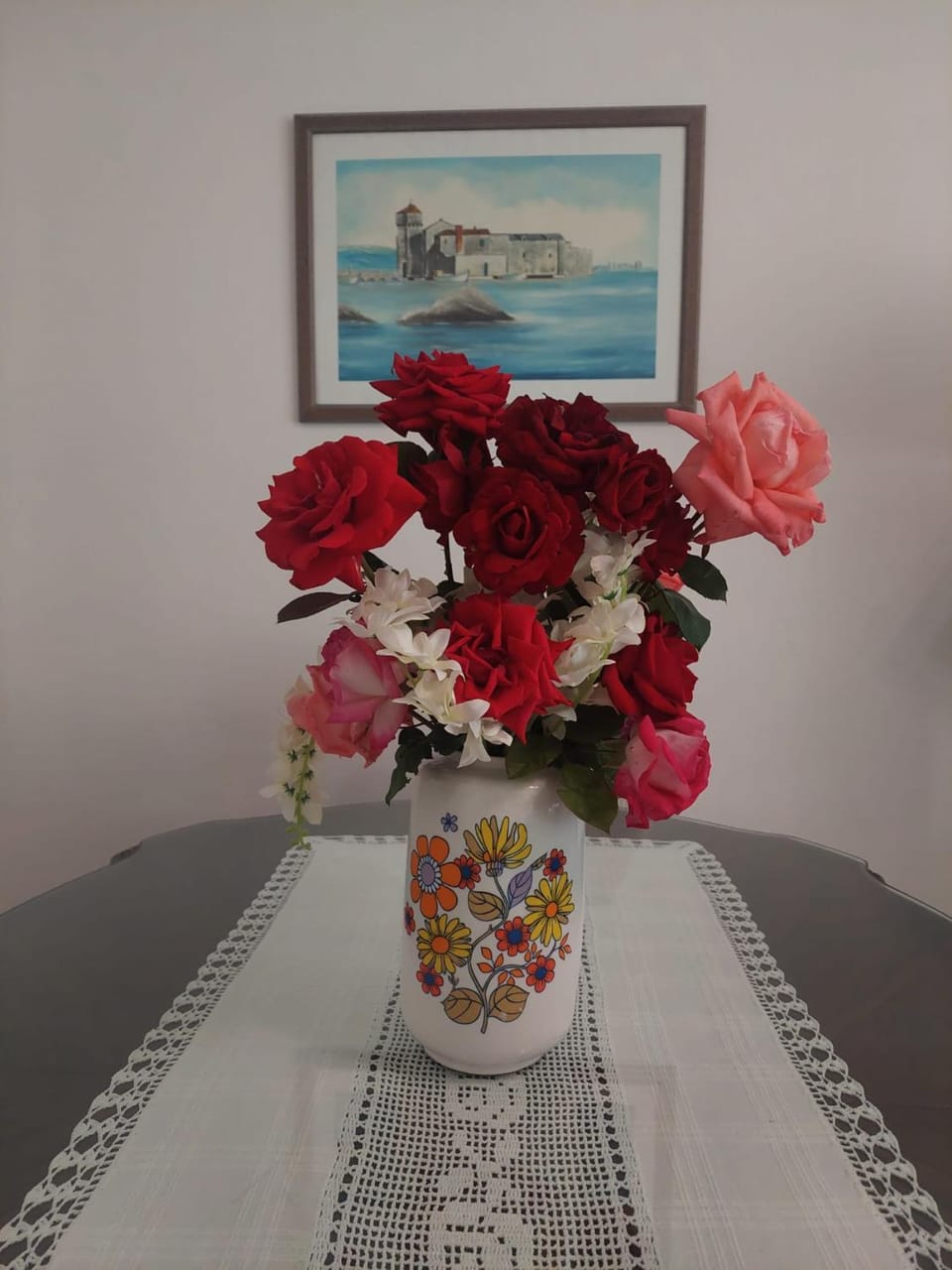 Day, Decorative detail, Dining area, Time of day