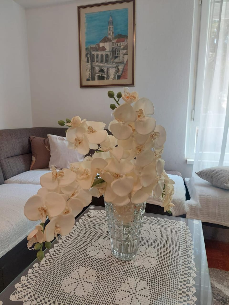 Day, Living room, Photo of the whole room, Decorative detail, Seating area