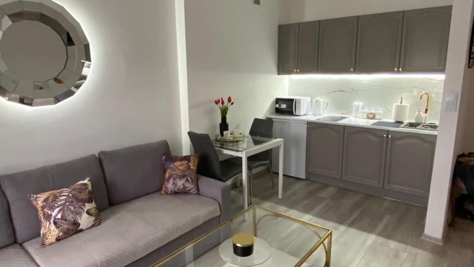 Kitchen or kitchenette, Seating area