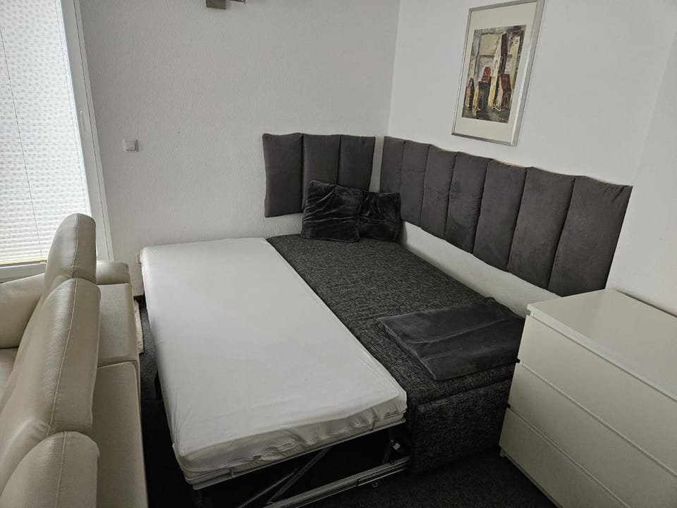 Bed, Living room