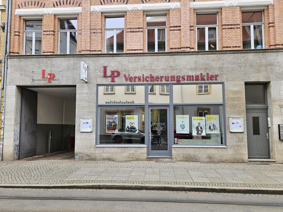 Property building, Patio, Facade/entrance, Parking