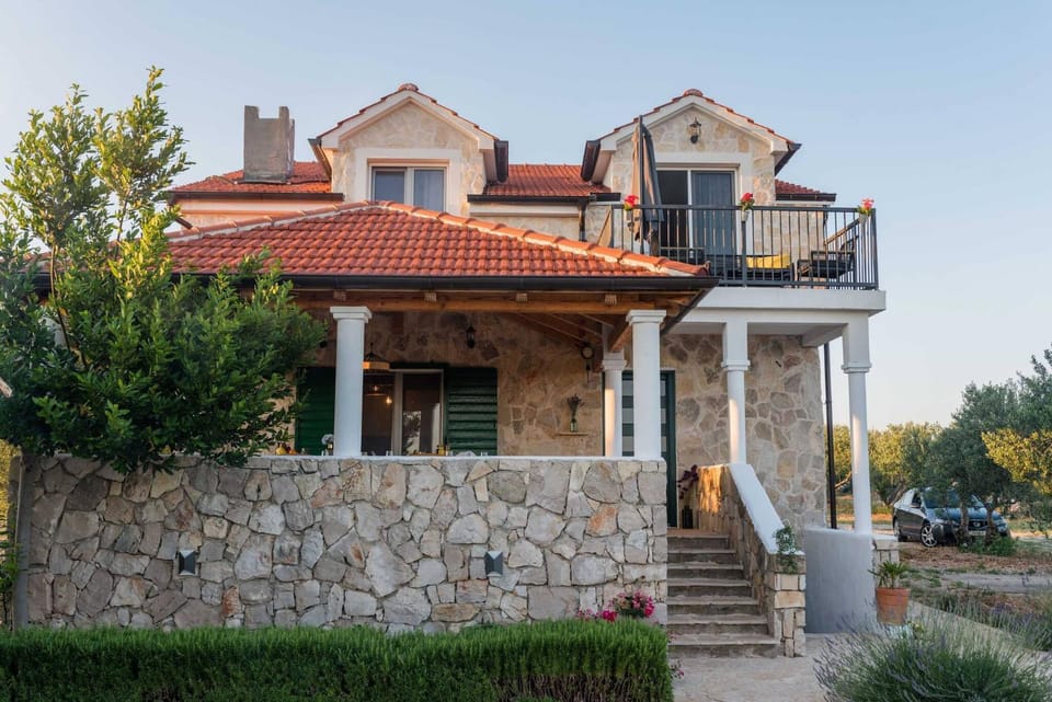 Property building, Facade/entrance, Off site