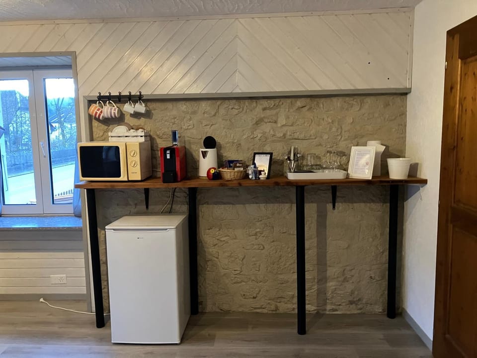 Coffee/tea facilities, minibar, oven, toaster