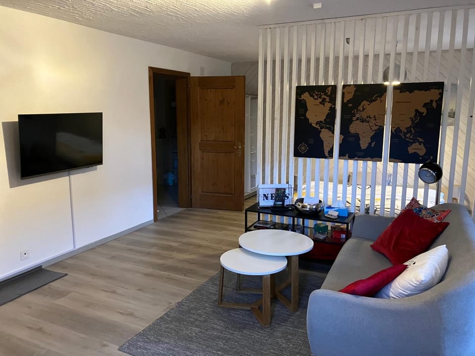 Communal lounge/ TV room, TV and multimedia, Living room, Seating area