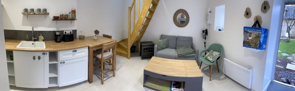 Kitchen or kitchenette, Living room