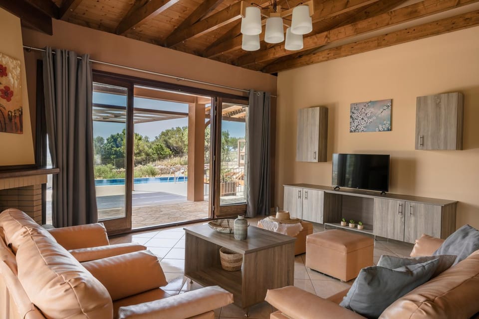 Communal lounge/ TV room, Living room