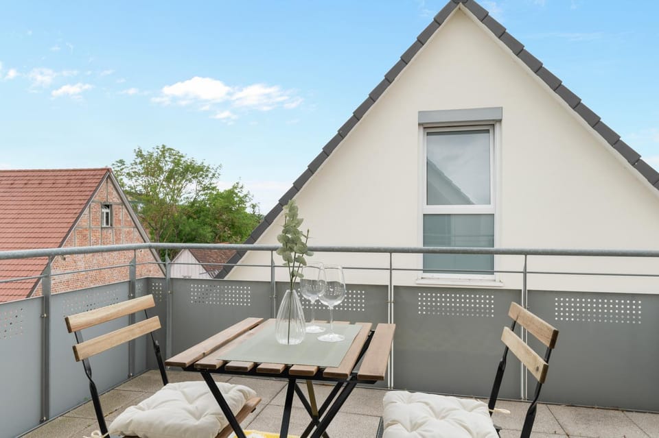 View (from property/room), Balcony/Terrace, Dining area
