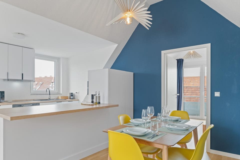 Kitchen or kitchenette, Dining area, stove