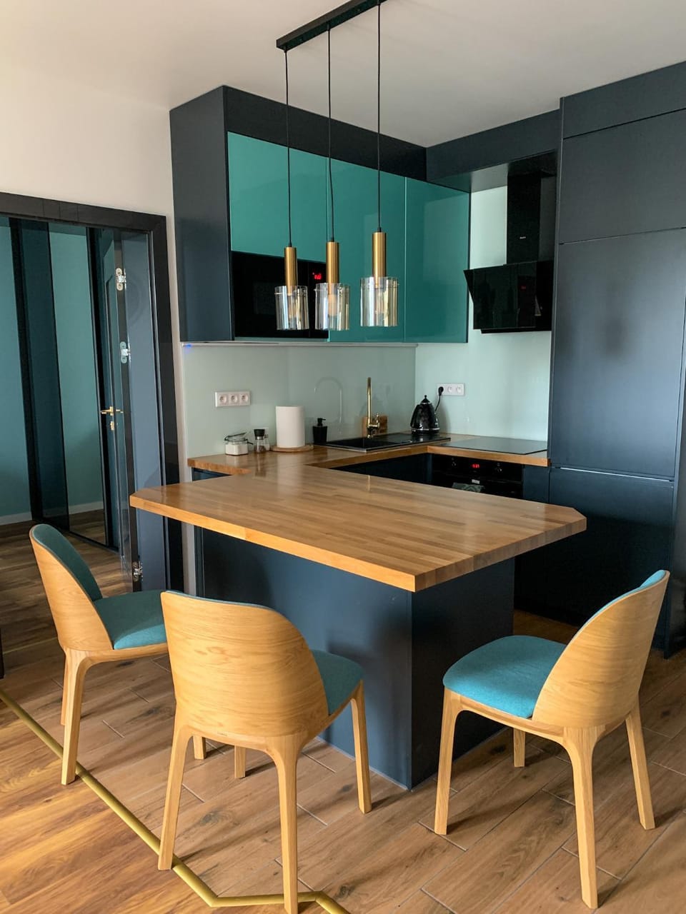 Kitchen or kitchenette, Dining area