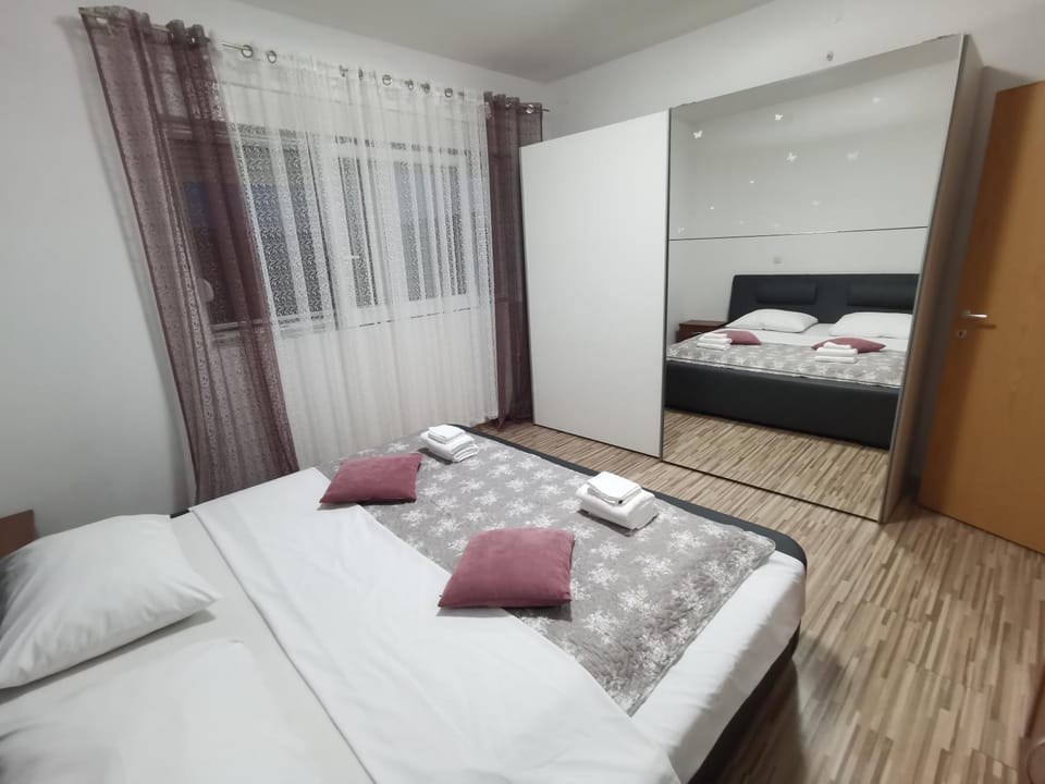 Bed, Bedroom, wardrobe