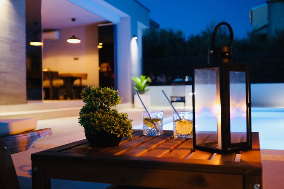 Night, Pool view