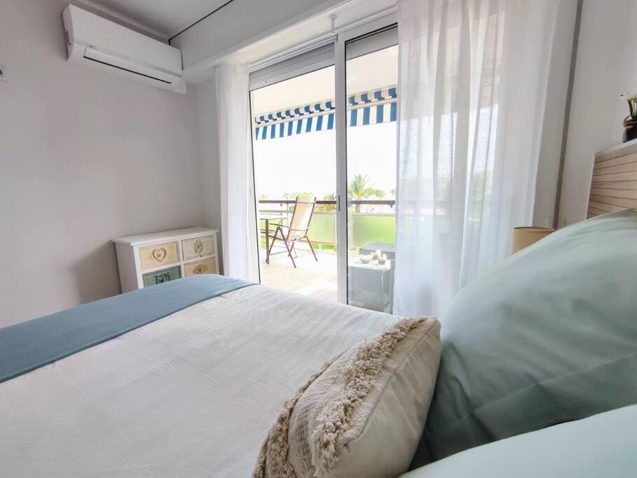 Bed, View (from property/room), Balcony/Terrace, Bedroom, air conditioner