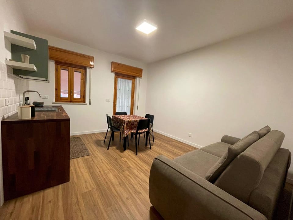 Kitchen or kitchenette, Living room, Seating area, Dining area