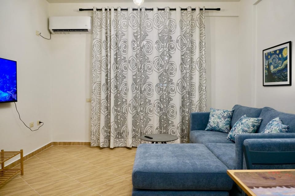 Communal lounge/ TV room, TV and multimedia, Living room, Seating area, Evening entertainment, air conditioner