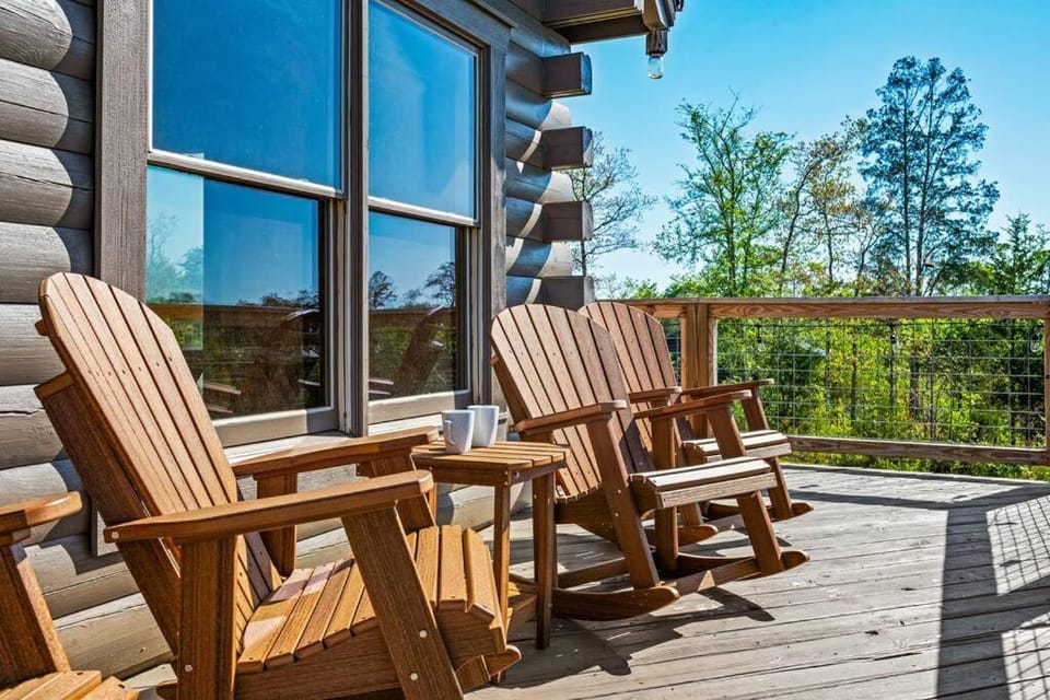 Good Times 2 - Family Lodge-Fire Pit, Theater, Hot Tub & Pool Table House in Sevierville