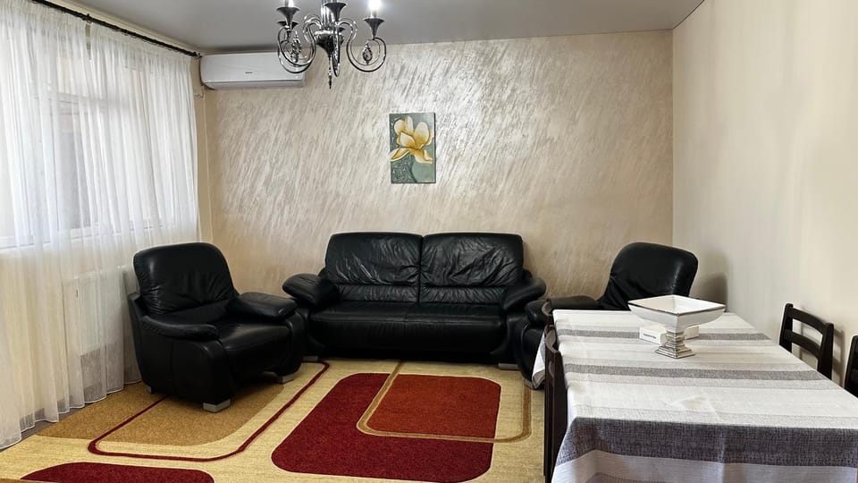 Living room, Seating area, Dining area, air conditioner