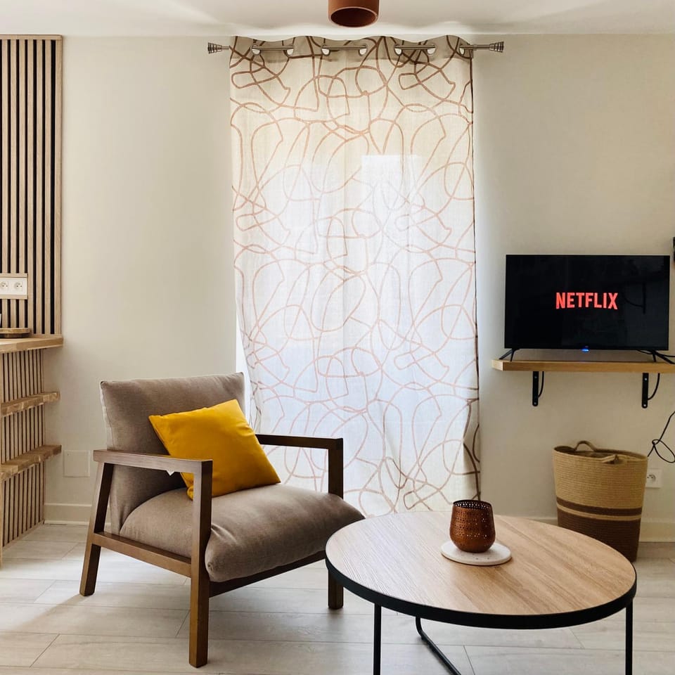 TV and multimedia, Seating area