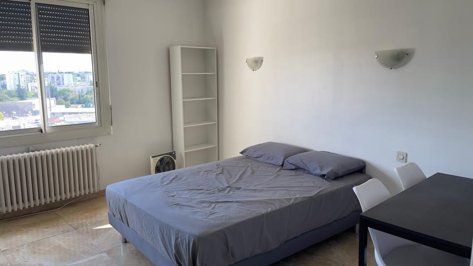 CHAMBRE NOUVEAU SAINT-ROCH Bed and Breakfast in Montpellier