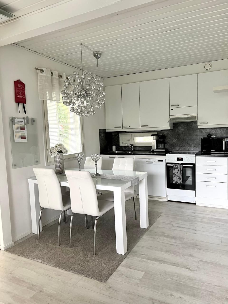 Hopea Villa, Vuokatin ytimessä sisältyy Sauna, ilmainen pysäköinti, Wi-Fi, 55smartTV, omapiha, sopii perheille House in Finland