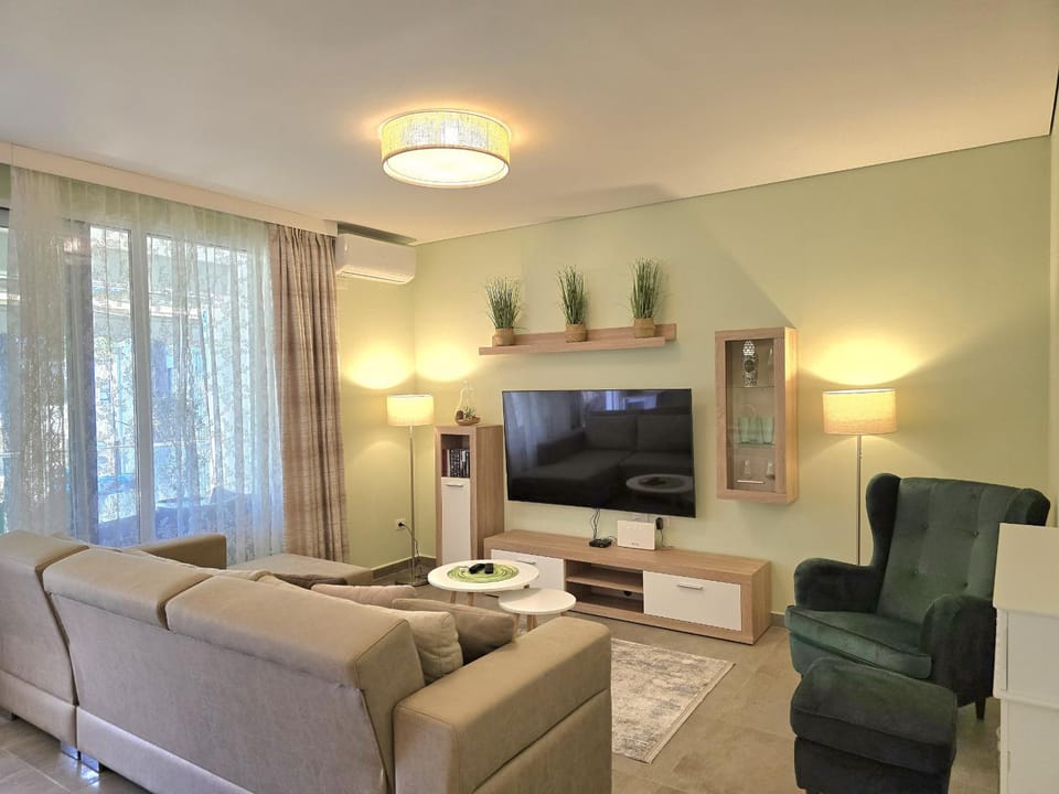 Communal lounge/ TV room, Living room