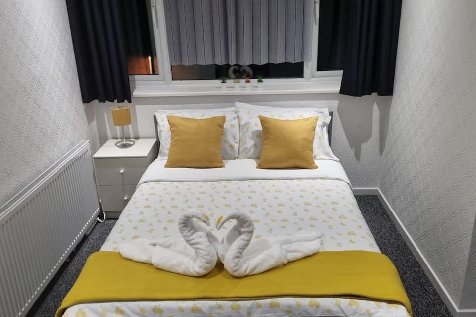 Your Home away from Home!-Comfy-Cosy Apartment in Leeds