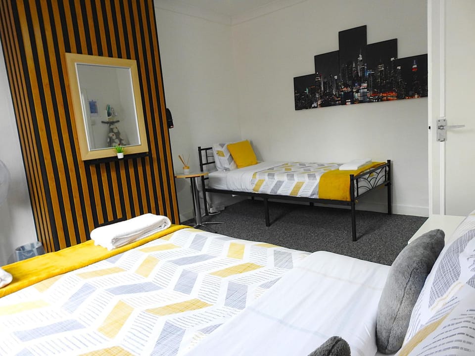 Your Home away from Home!-Comfy-Cosy Apartment in Leeds