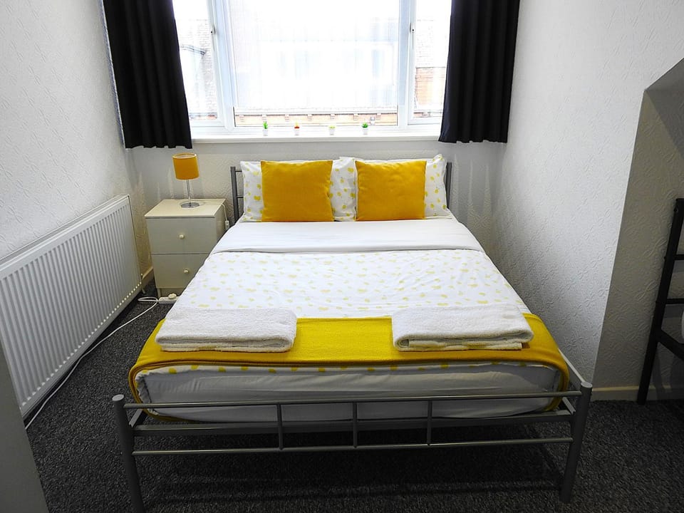 Your Home away from Home!-Comfy-Cosy Apartment in Leeds