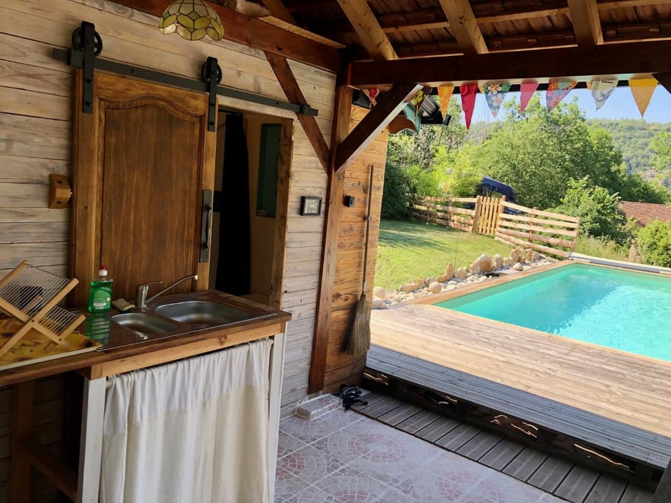 La Roulotte du Coustal, Climatisé Luxury tent in Occitanie